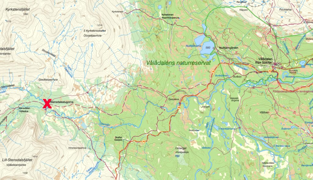 Kartbild med stugplatsen i Stensdalen markerad med ett rött kryss