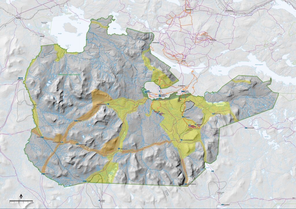 Karta som visar Vålådalens naturreservat indelat i fyra zoner med grön, gul, orange och grå färg.